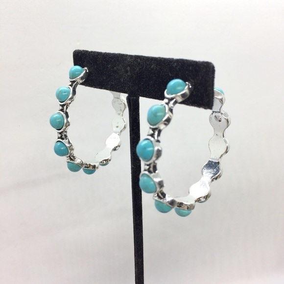 WEST CO. TURQUOISE DYED HOWLITE HOOP EARRINGS SILVER TONE NWT - Picture 3 of 7